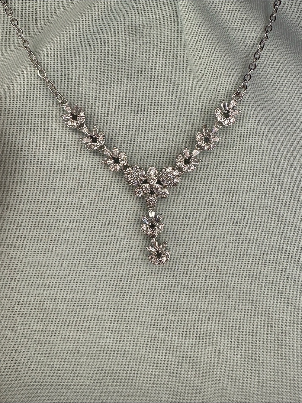 A great Moissanite diamond Silver Floral Crystal Pendant Necklace